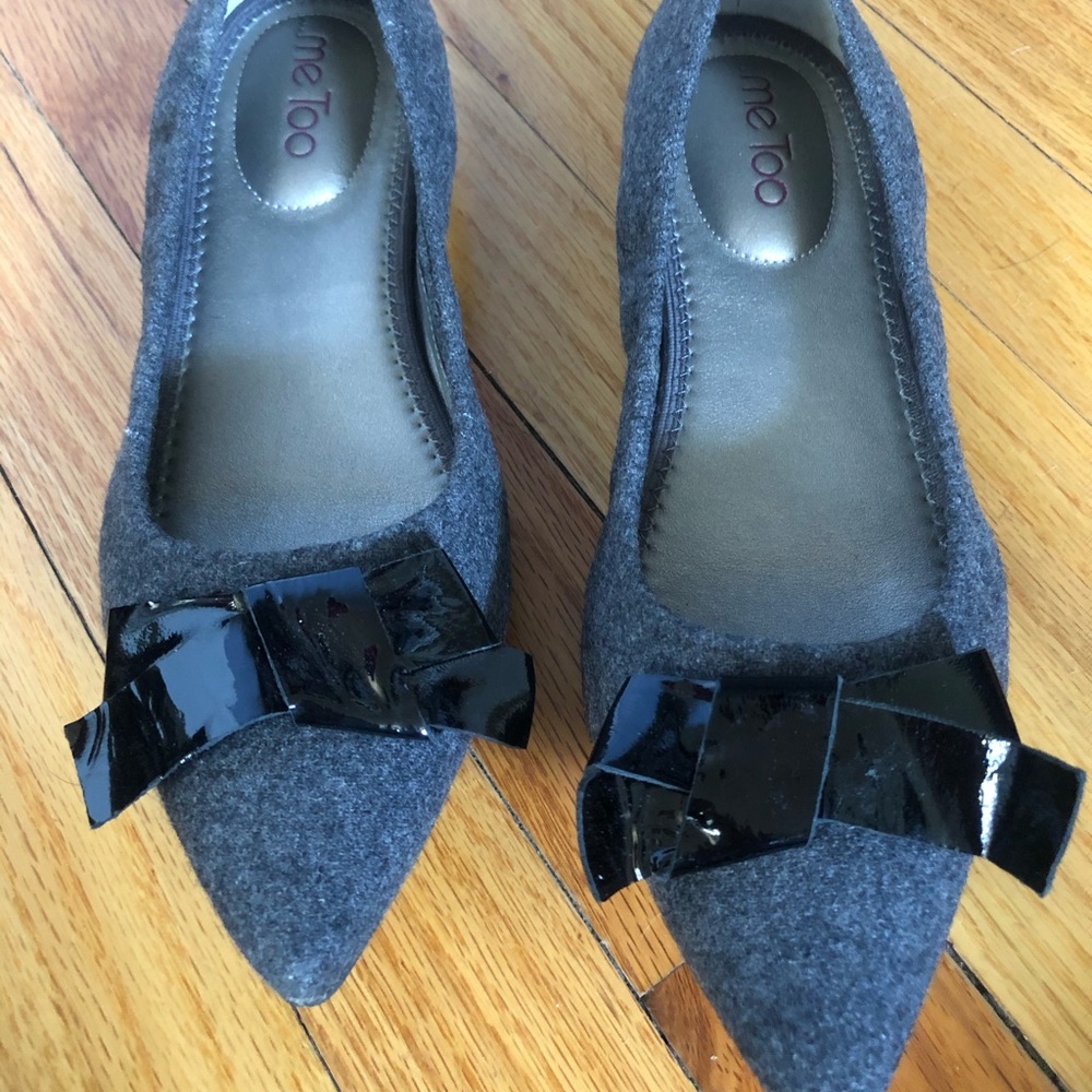 Grey flannel flat with black patent bow